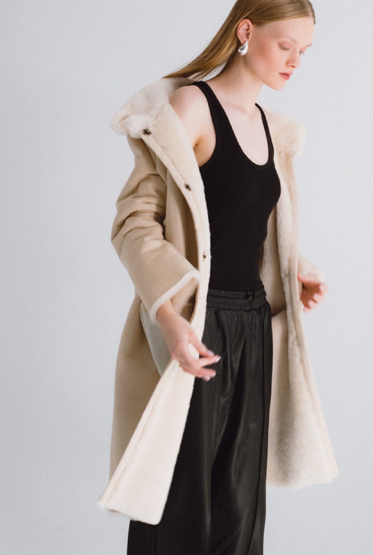 Abrigo de pelo claro con cuello alto Coats Miguel Marinero