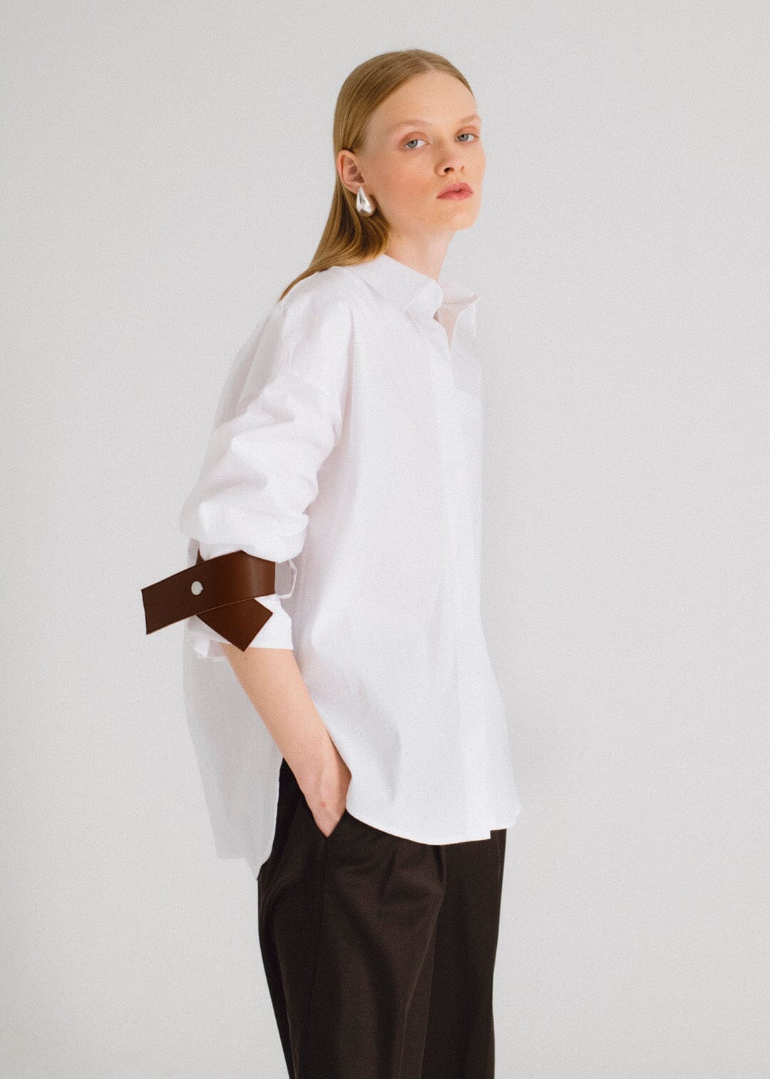 Camisa oversize blanca con cuero Shirts & blouses Miguel Marinero