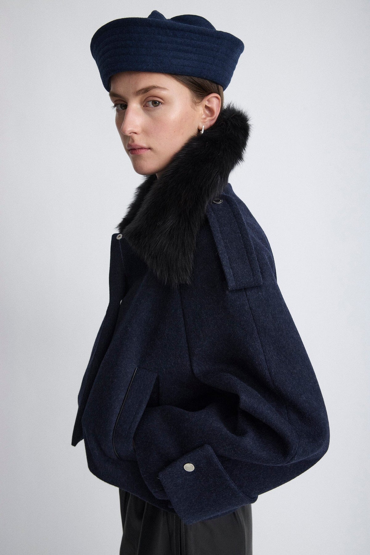 Chaqueta corta de lana y pelo azul marino Jackets Miguel Marinero