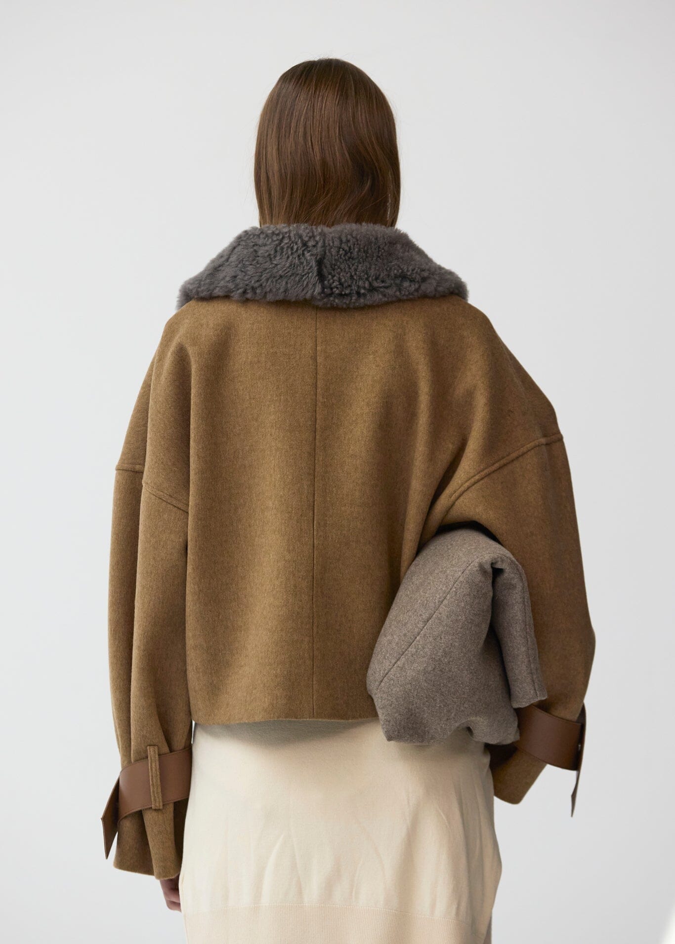 Chaqueta corta de lana y pelo beige Miguel Marinero