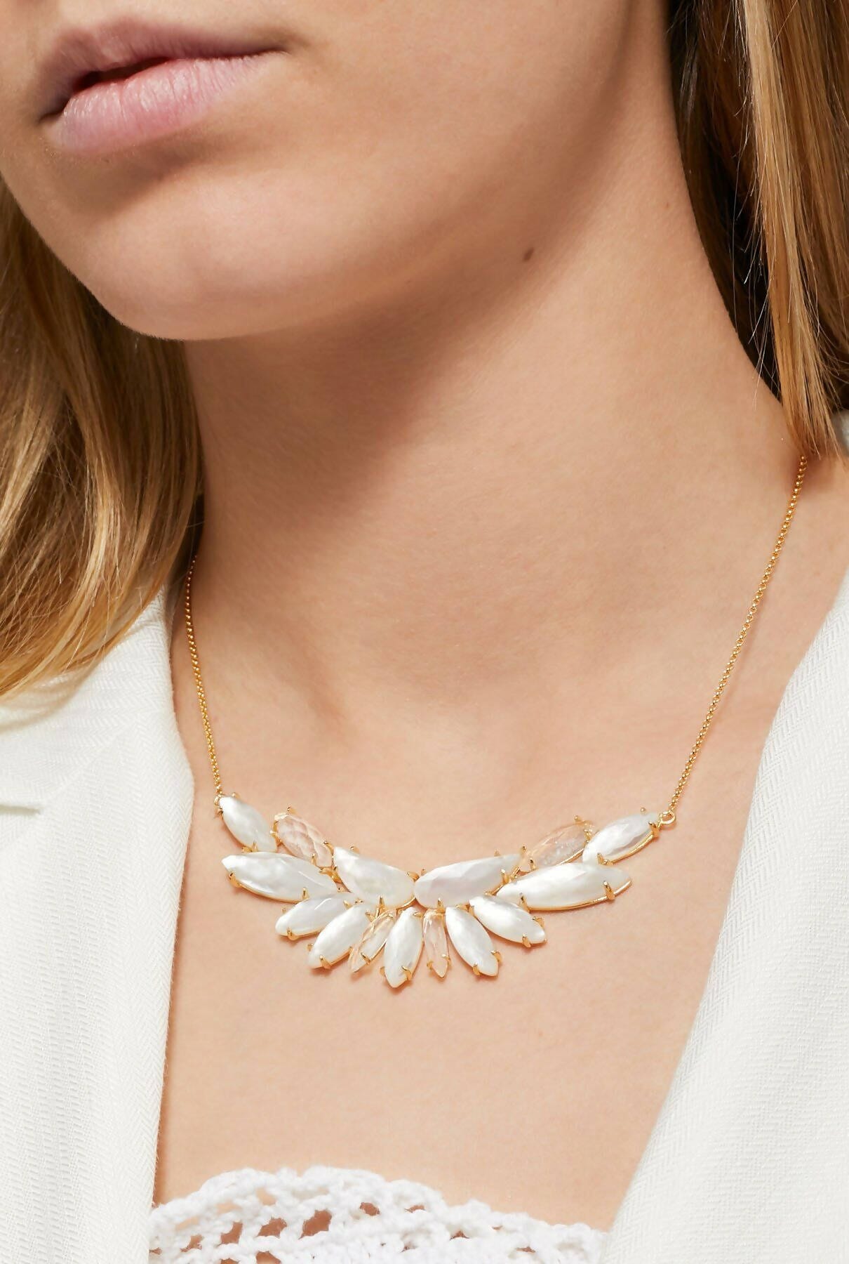 Collar Cleopatra con madreperla blanca y cuarzo Collares Coolook