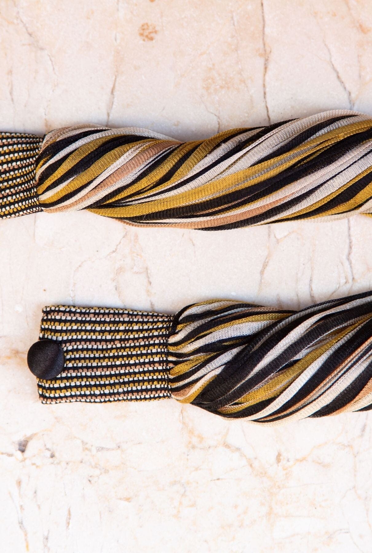 COLLAR SEDA NEGRO/ CAMEL/ ORO/ BEIGE Necklaces Victoria de Talhora