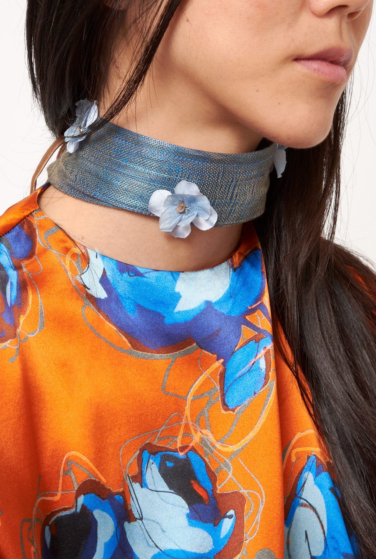 Gargantilla azul con flores a juego Necklaces Coterelle