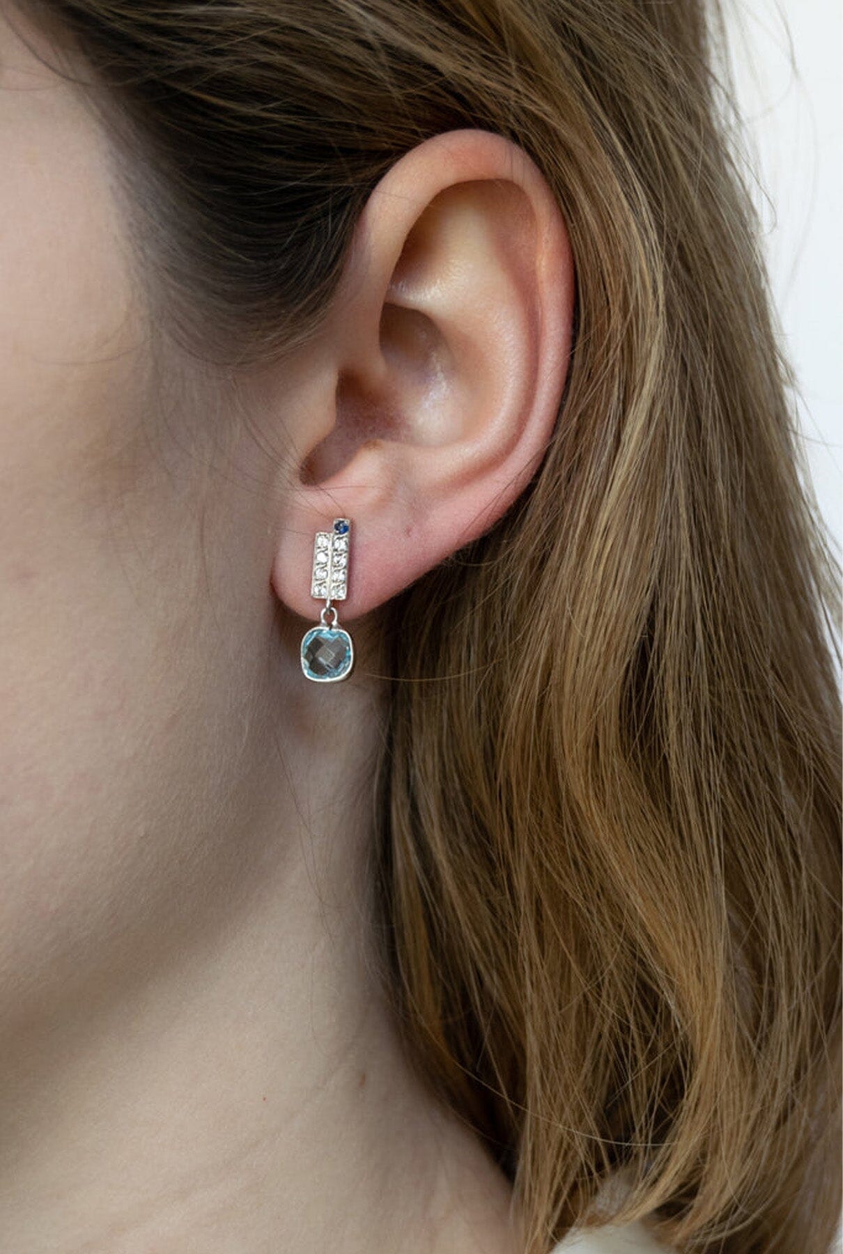 Pendientes Perpetua con topacio azul Earrings Clara & Beth