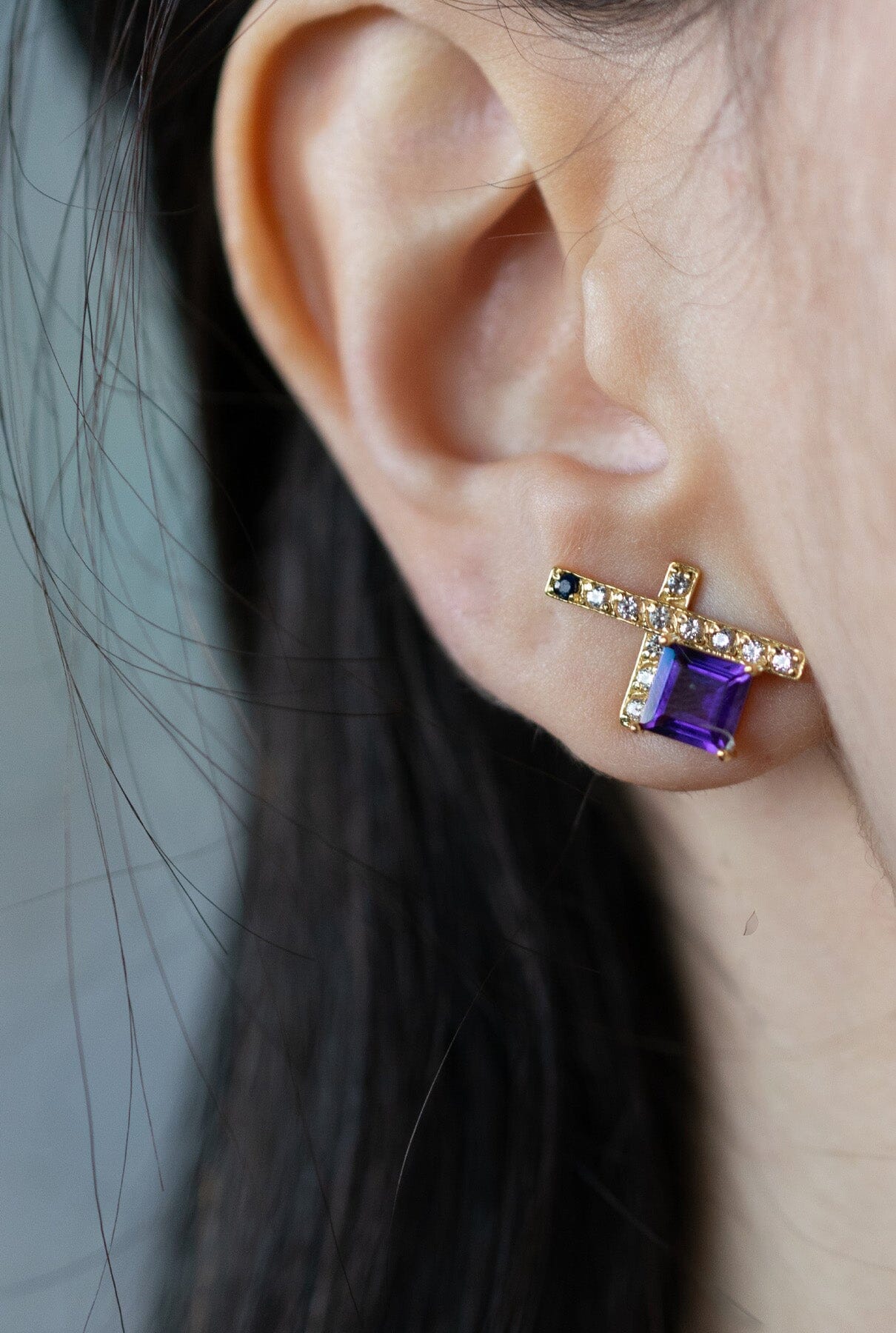 Pendientes Perpetua de botón con amatista Earrings Clara & Beth