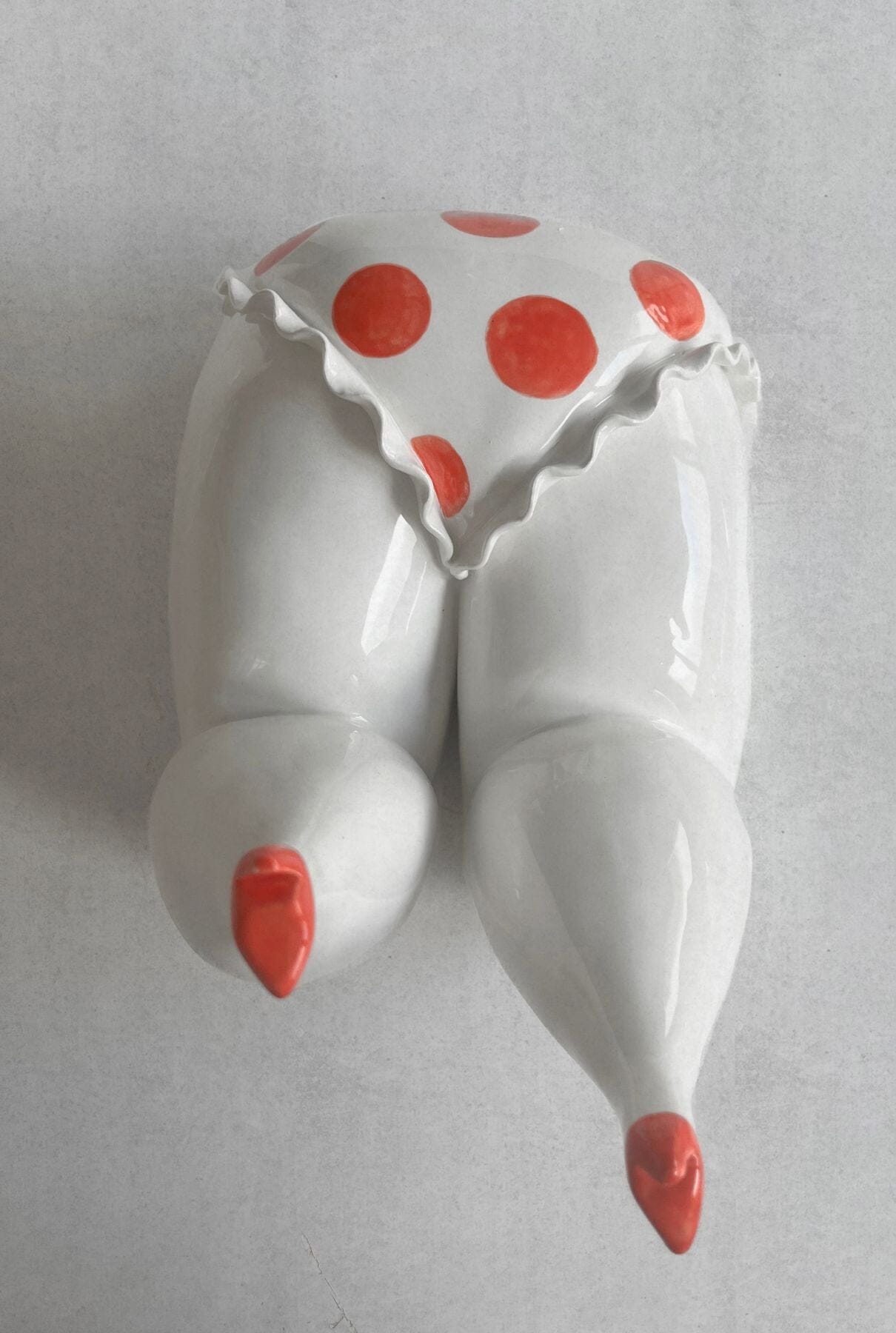 Señora con braga y tacones - Lunares rojos Sculptures Nohaymapas