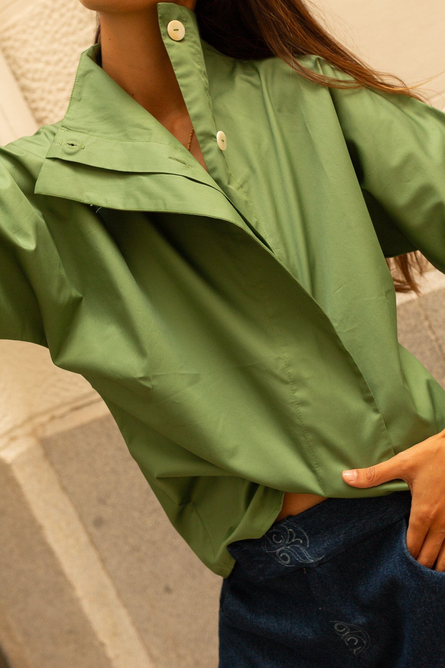 Side-closure shirt popelin verde Shirts & Blouses Iki Essentials