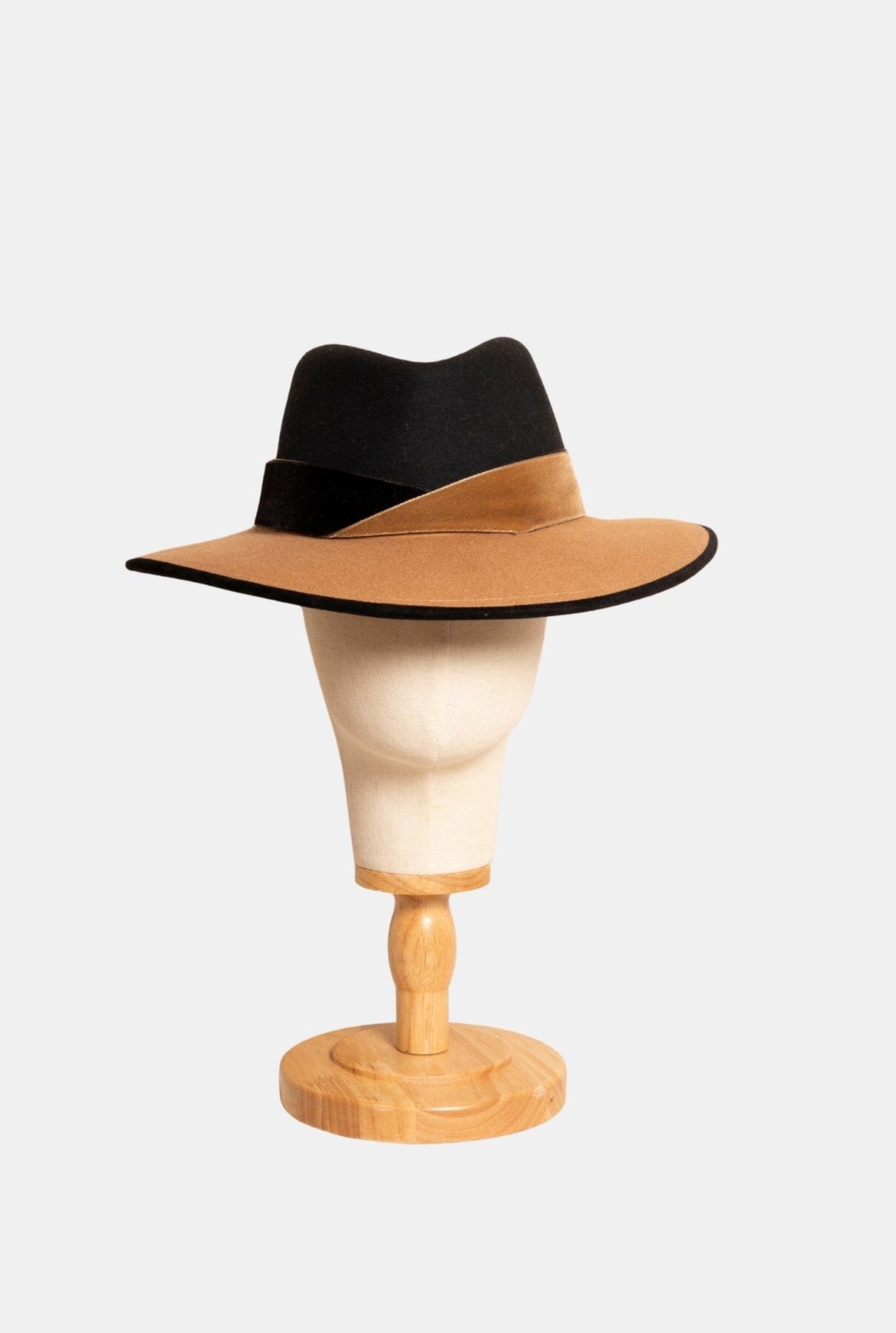 Sombrero Ala 8 Bicolor Negro y Camel Hats Alexia Alvarez de Toledo