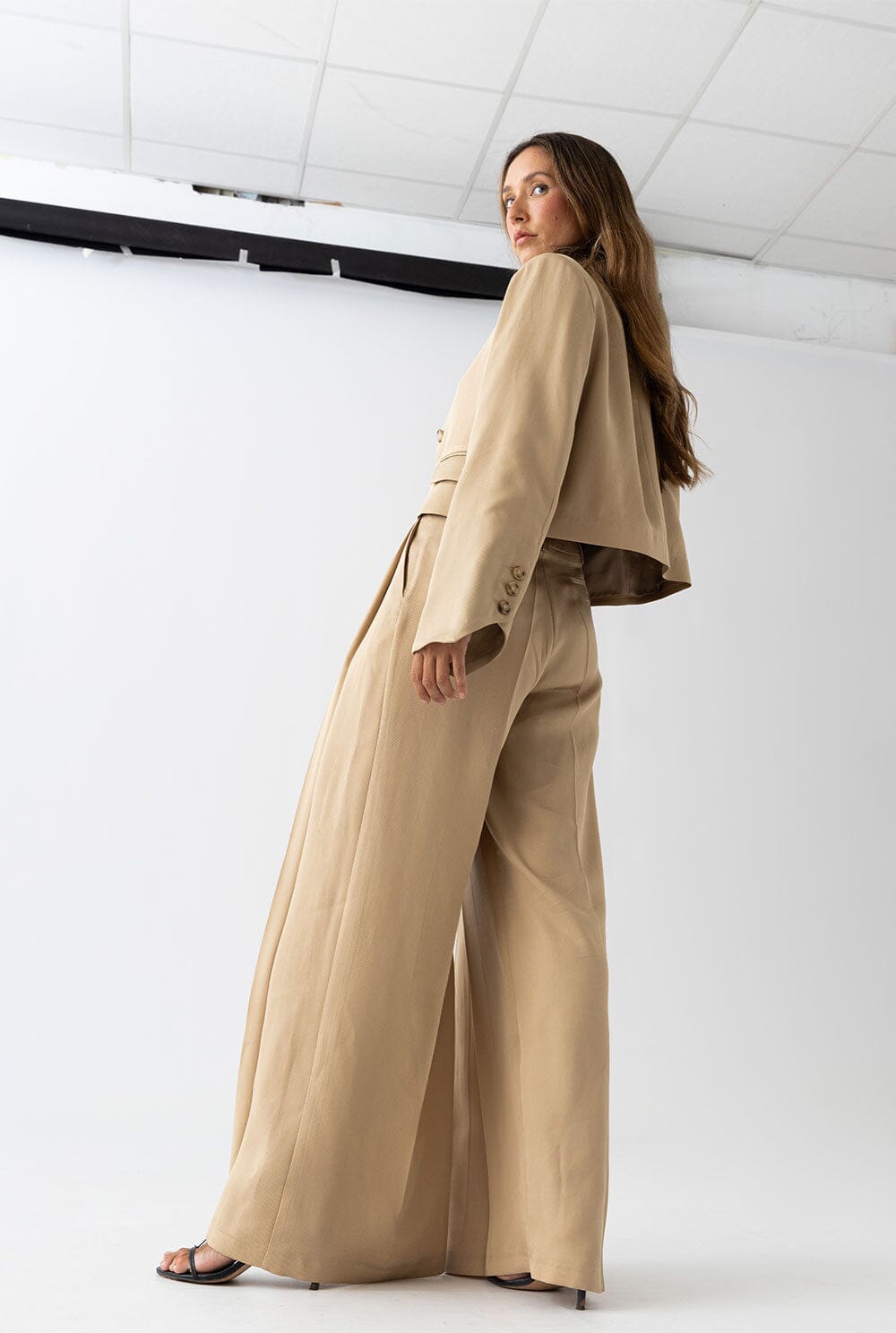 STRUCTURED JACKET: CAMEL Jackets The Villã Concept