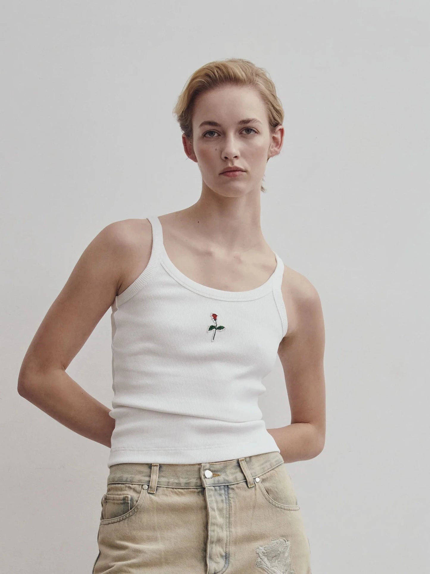tank top blanco clasico Tops and Blouses Ynes Suelves