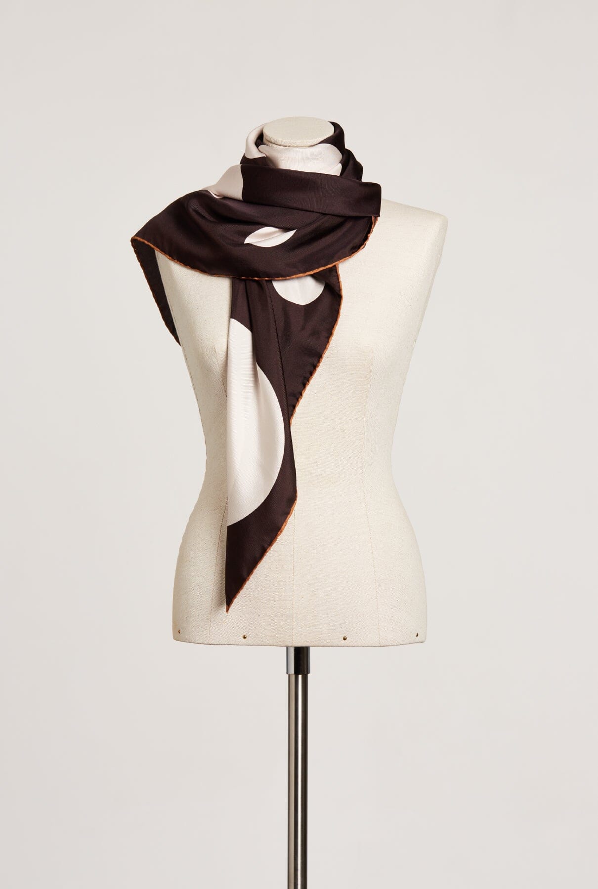 The Candela Scarf wrap / chocolate Foulards & Scarves Van Hise