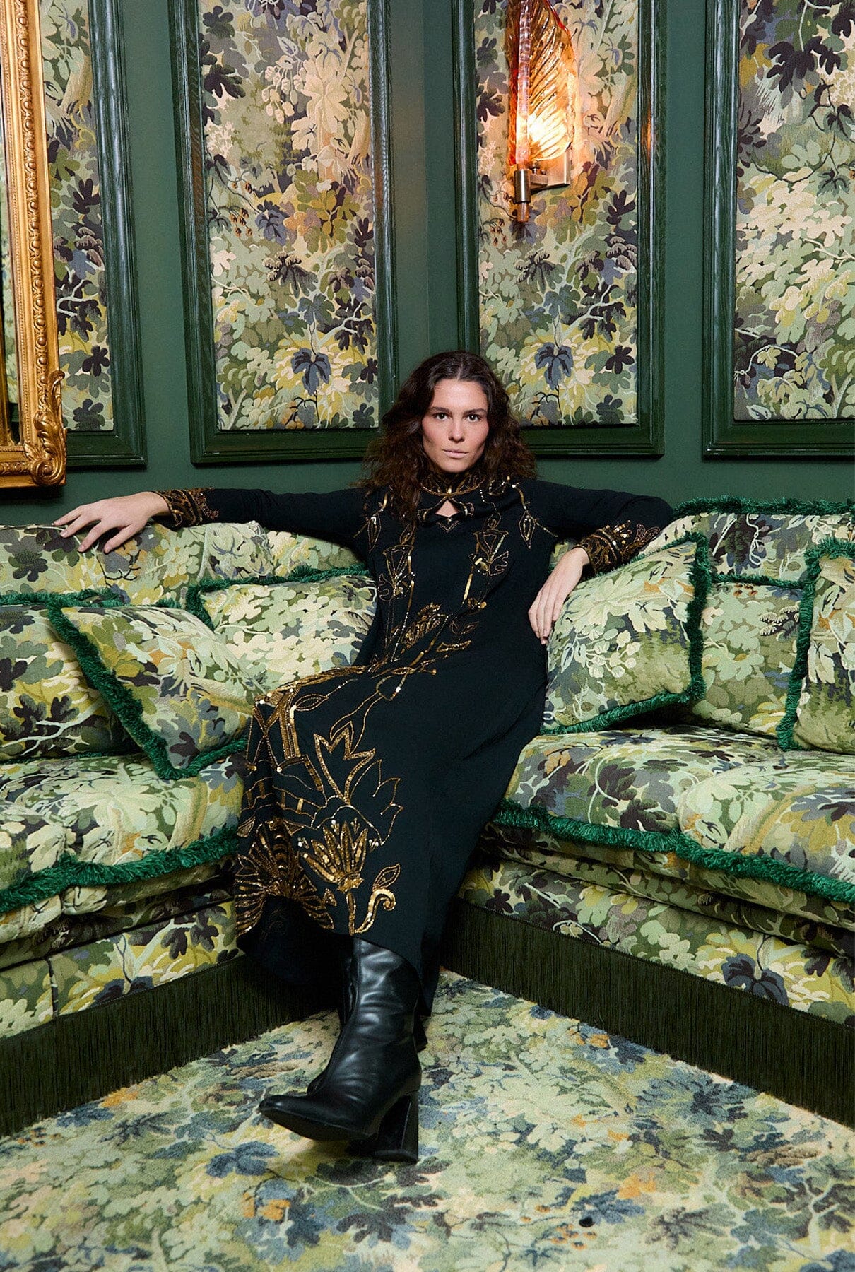 VESTIDO NEGRO CON LENTEJUELAS DORADAS Dresses Philippa 1970