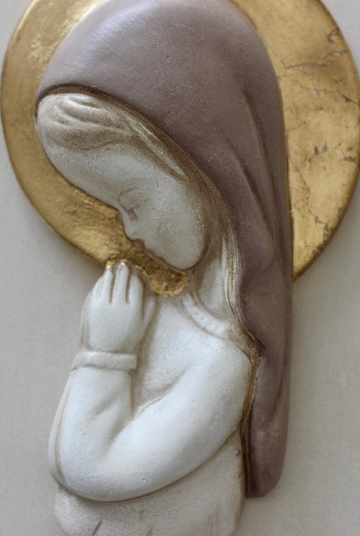 Virgen niña talco con corona en pan de oro Kids Accessories Mezzetta Kids