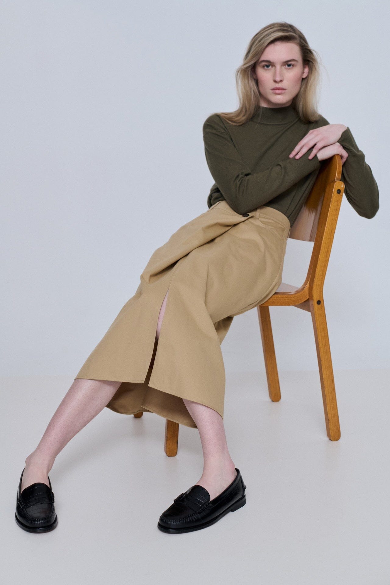 Zoe Loafers in Croc-effect Black Leather Flat shoes AUGUSTA