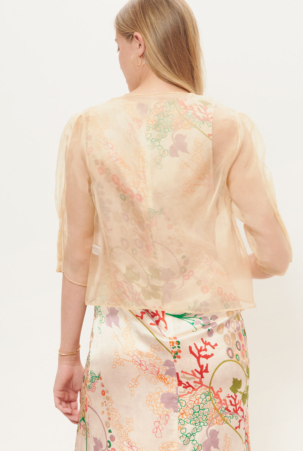 Blusa organza beige jacket Luciana Estudio