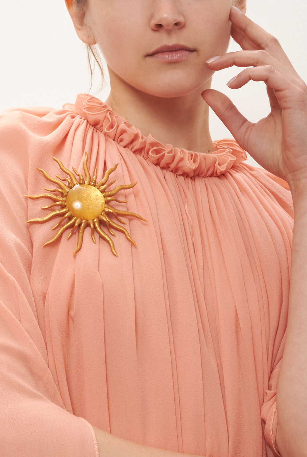 Broche sol oro Brooch Joaquin Blanco