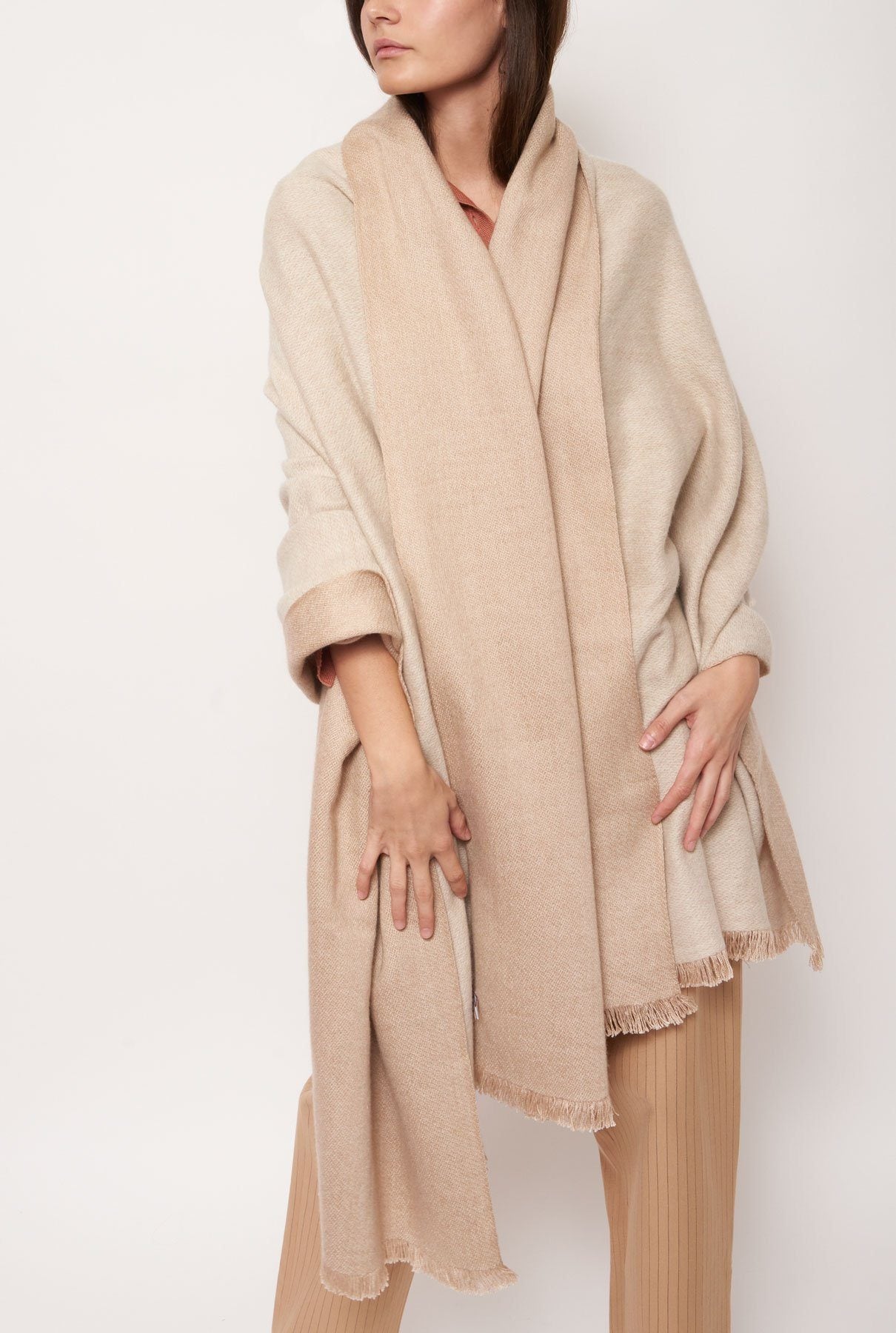 Cashmere and Camel Hair blanket in beige scarve Victoria de Talhora