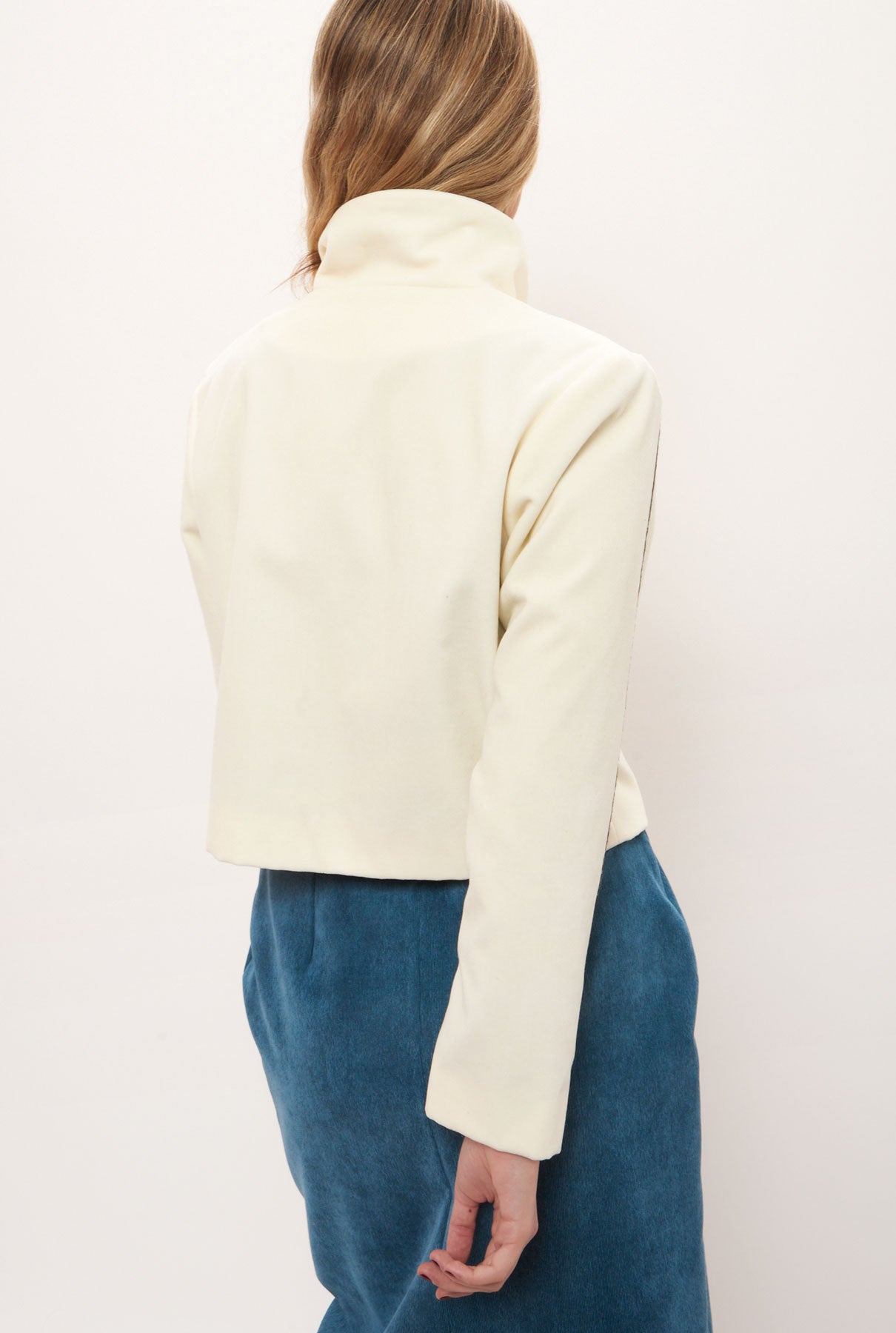 Chaqueta de terciopelo blanca bordada jacket Luciana