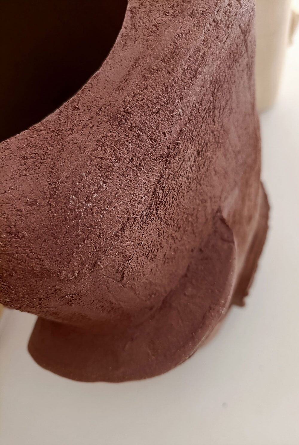 Tótem Terra y fang marrón Vases Adriana Cabello