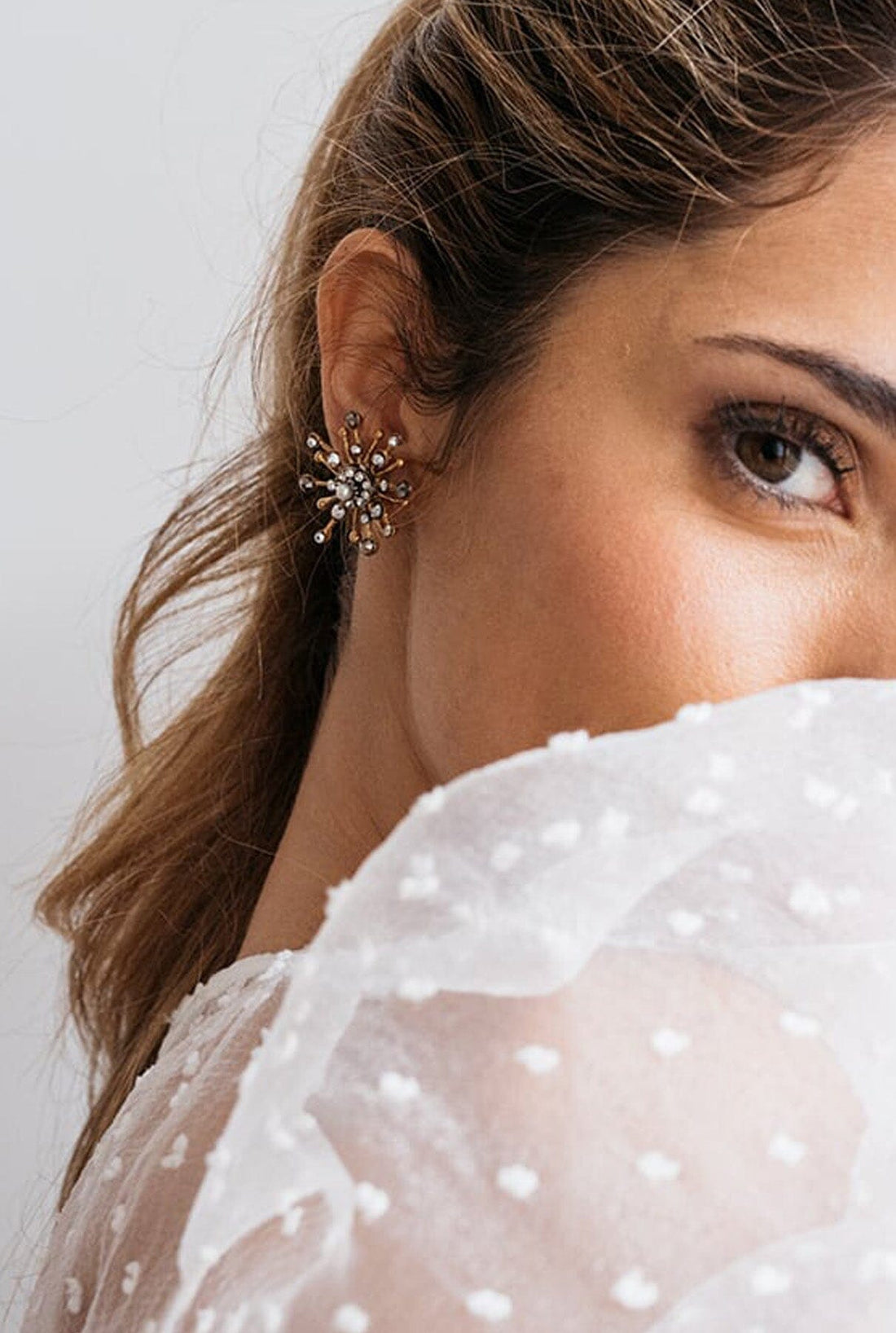 Discover 5 gift ideas for a bride who loves fashion