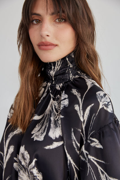 Camisa Soco Flores Negra