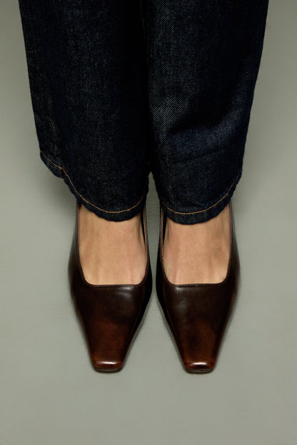 Petra Pumps in Brown Leather