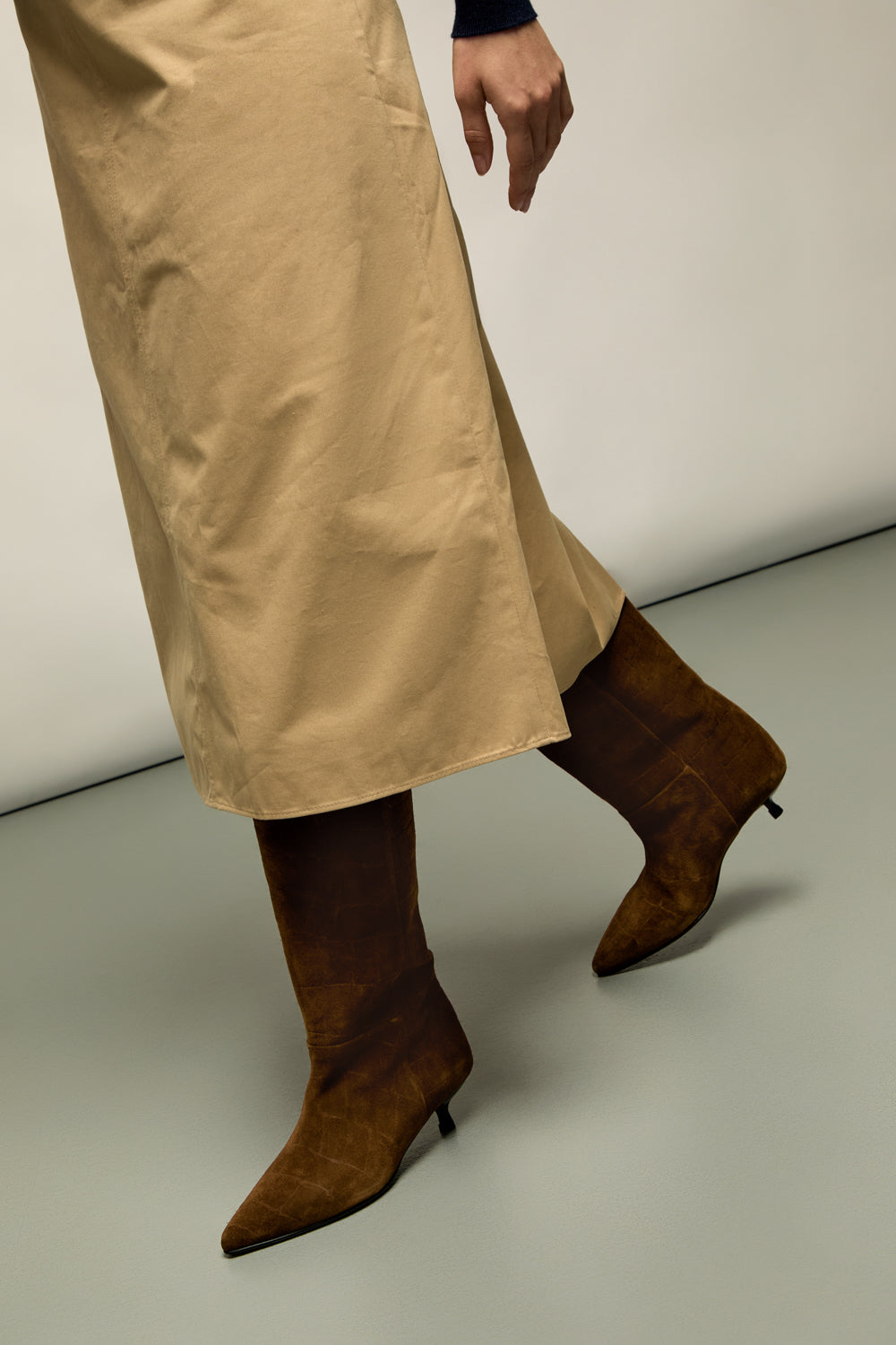 Sydney Boots in Croc-effect Tan Suede