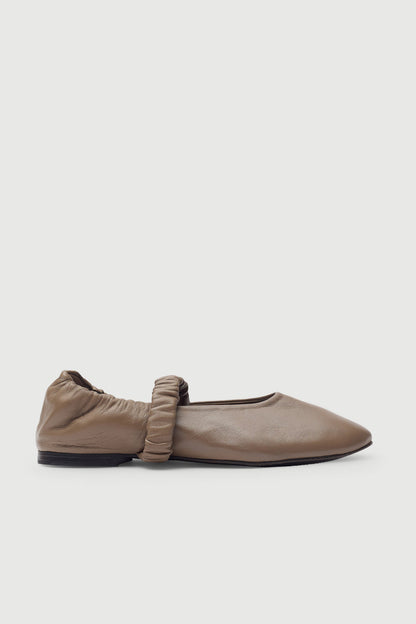 Charlie Ballet Flats in Taupe Leather