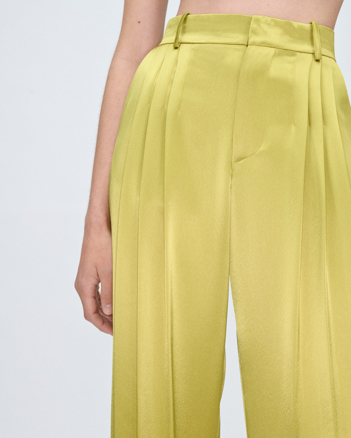Pantalones entallados Limbo color lima