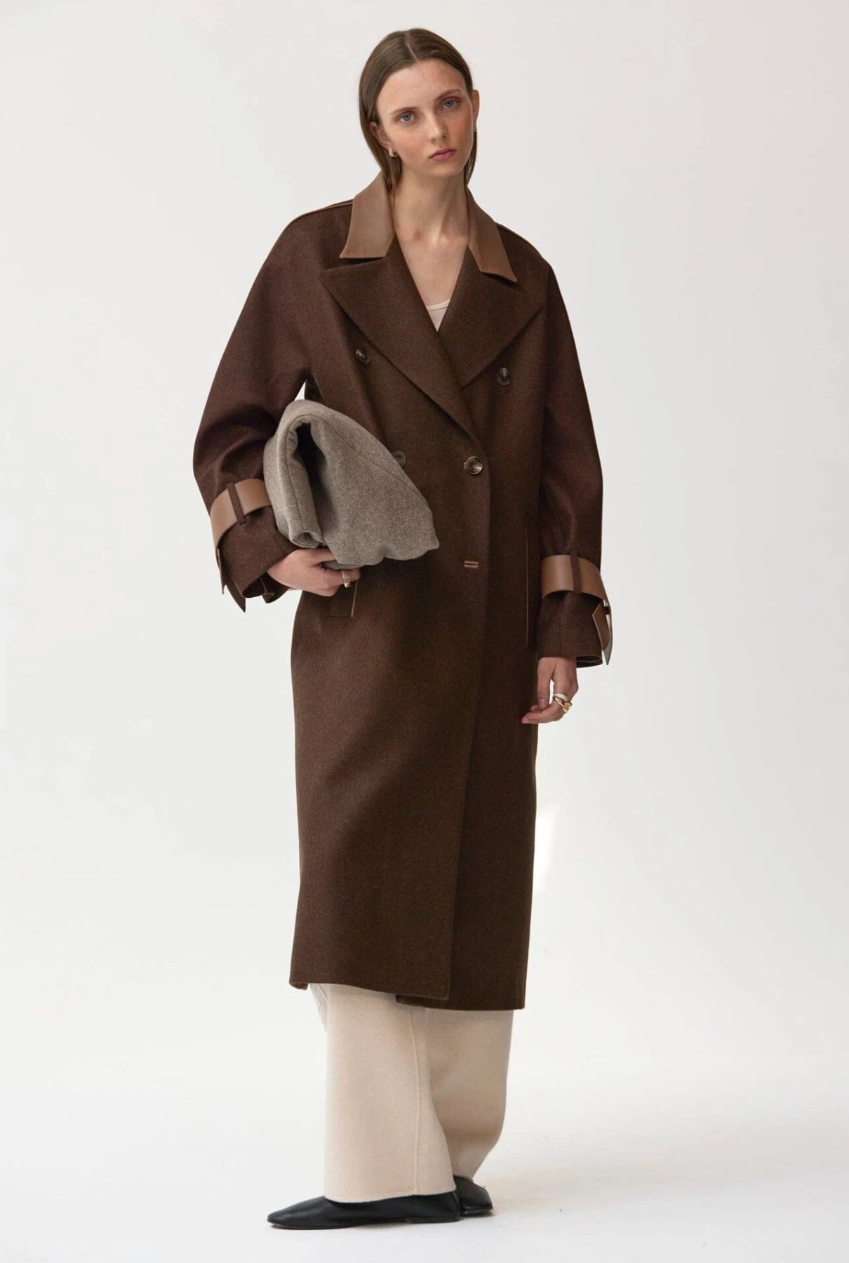 abrigo de lana kaki y cuero Coats Miguel Marinero 