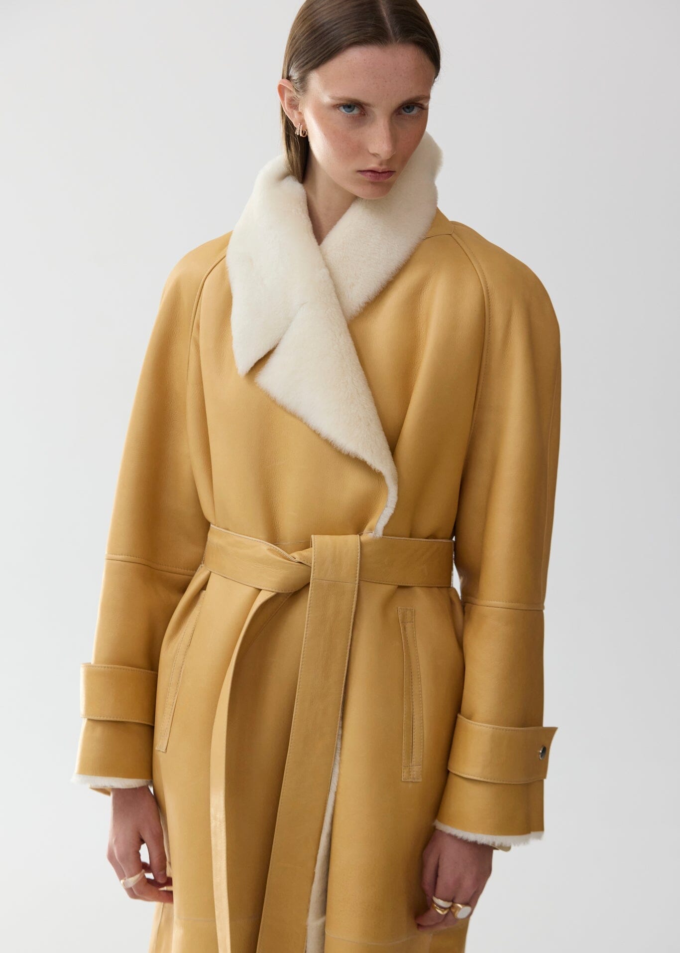 Abrigo de pelo envolvente piel Miguel Marinero 