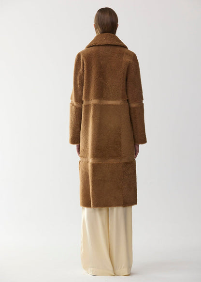 Abrigo largo de pelo ante Miguel Marinero 