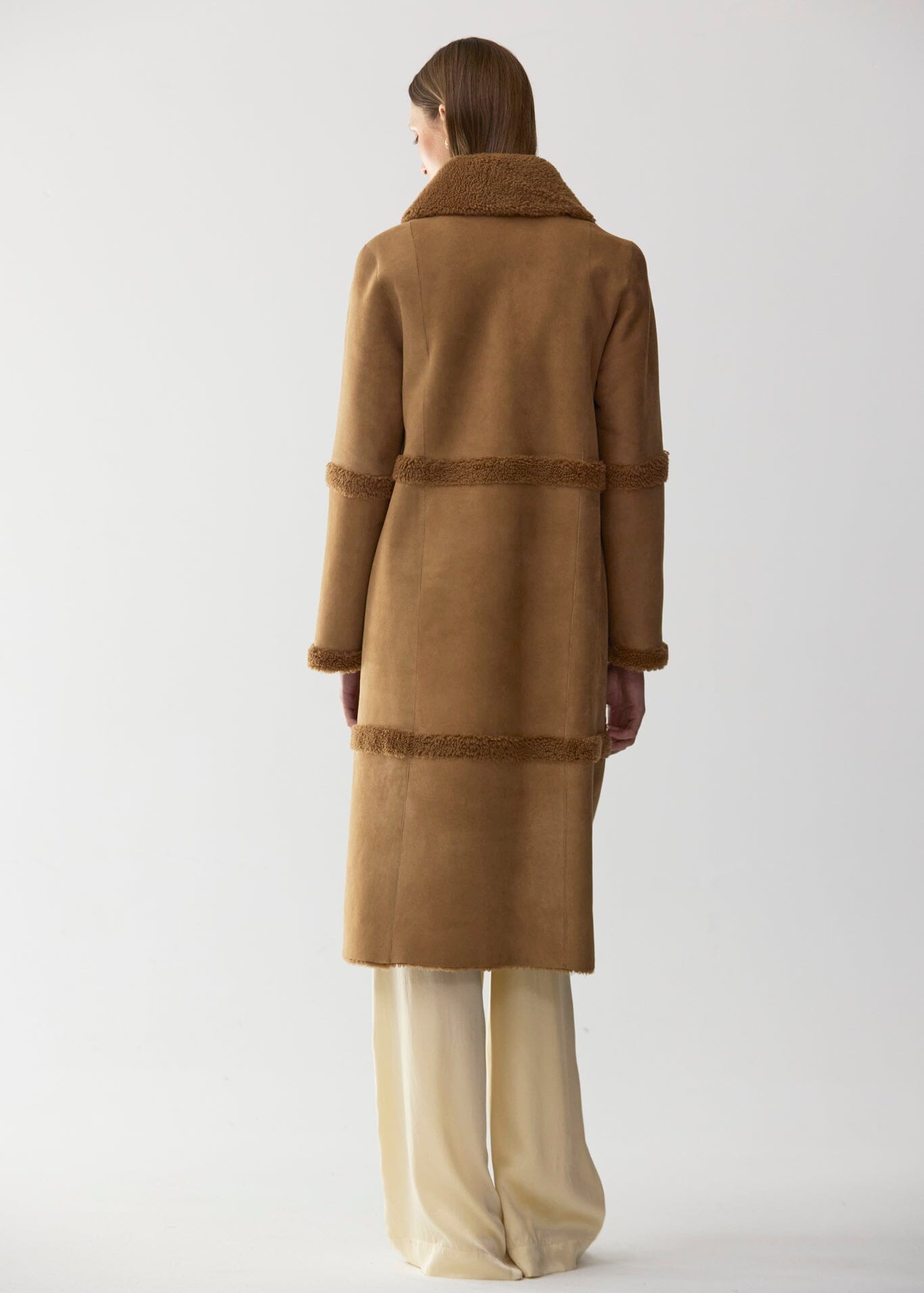 Abrigo largo de pelo ante Miguel Marinero 