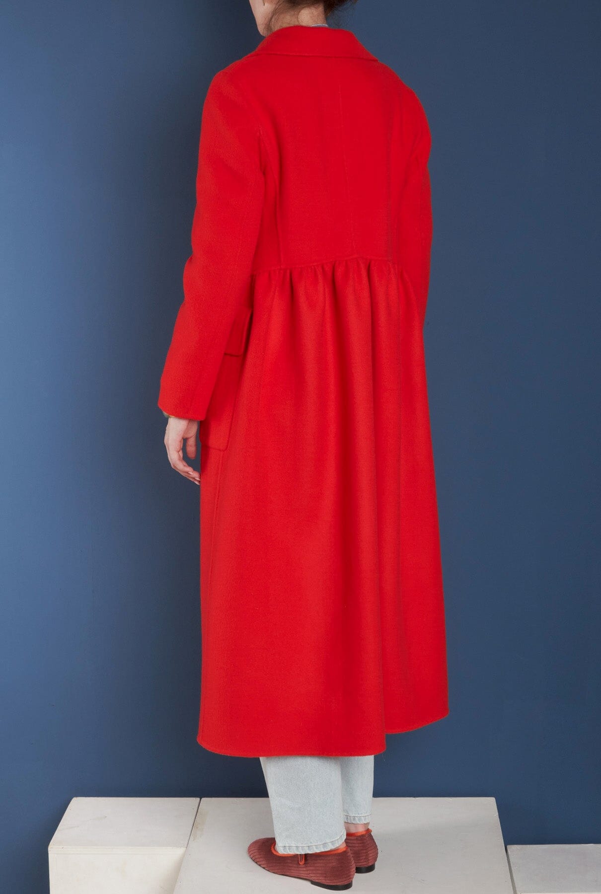 ABRIGO ROJO Coats Philippa 1970 