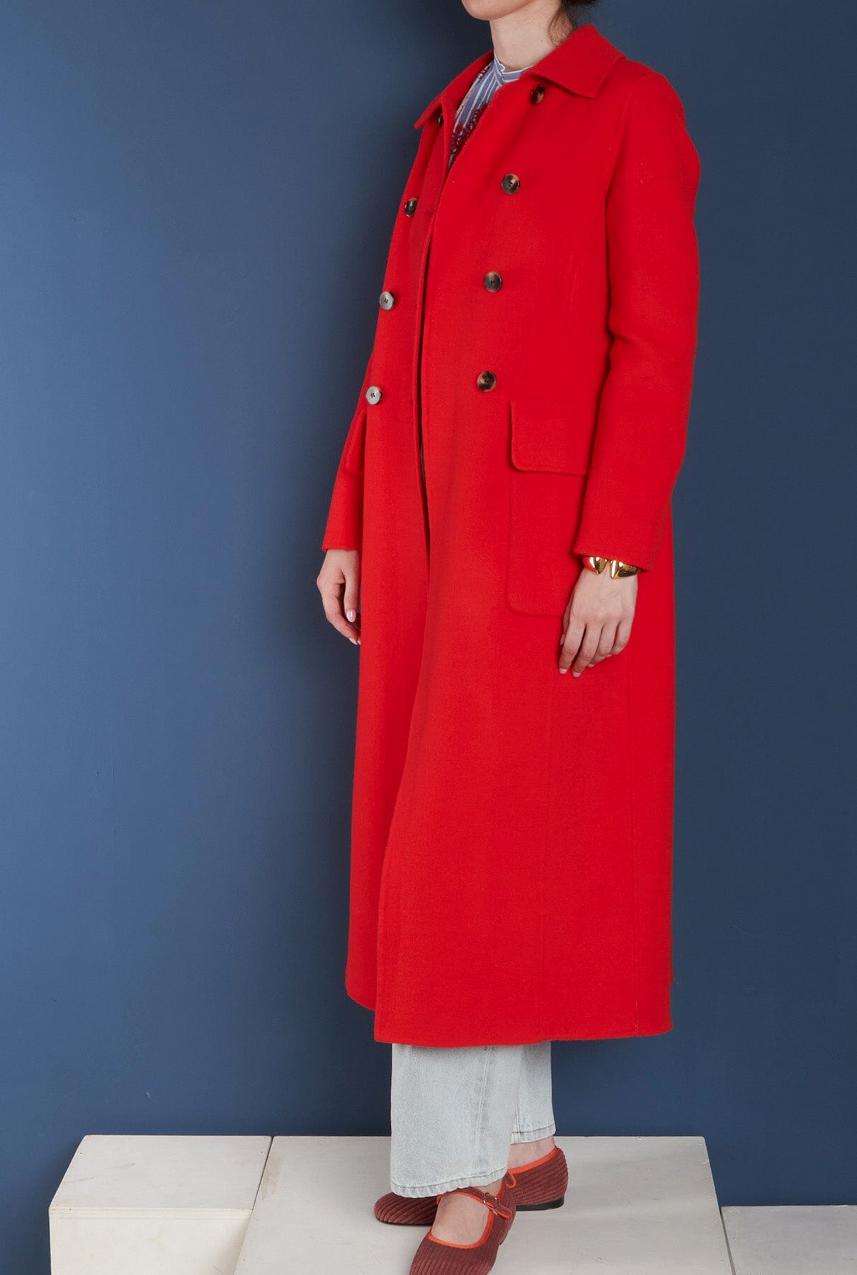 ABRIGO ROJO Coats Philippa 1970 