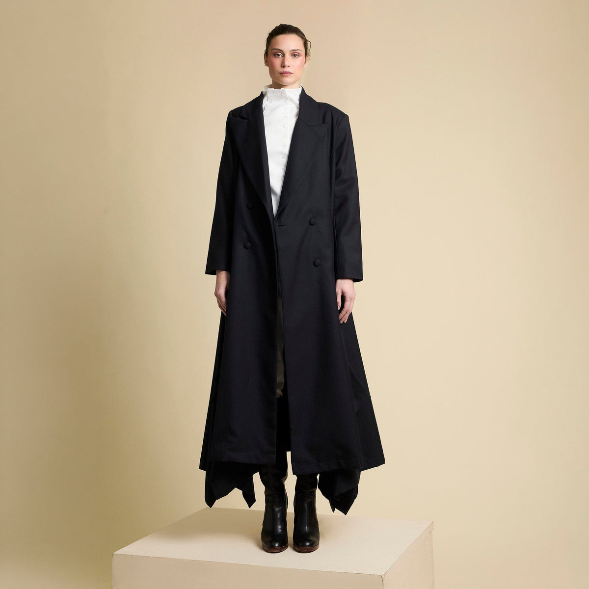 Abrigo Tama azul marino Coats Zaitegui Studio 