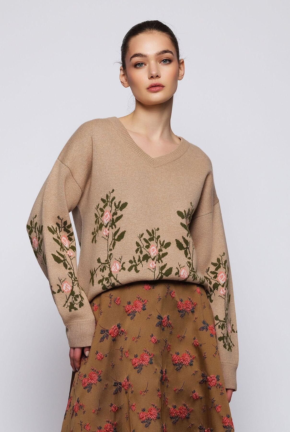 Beige floral jacquard cashmere wool sweater Sweaters Mirto 