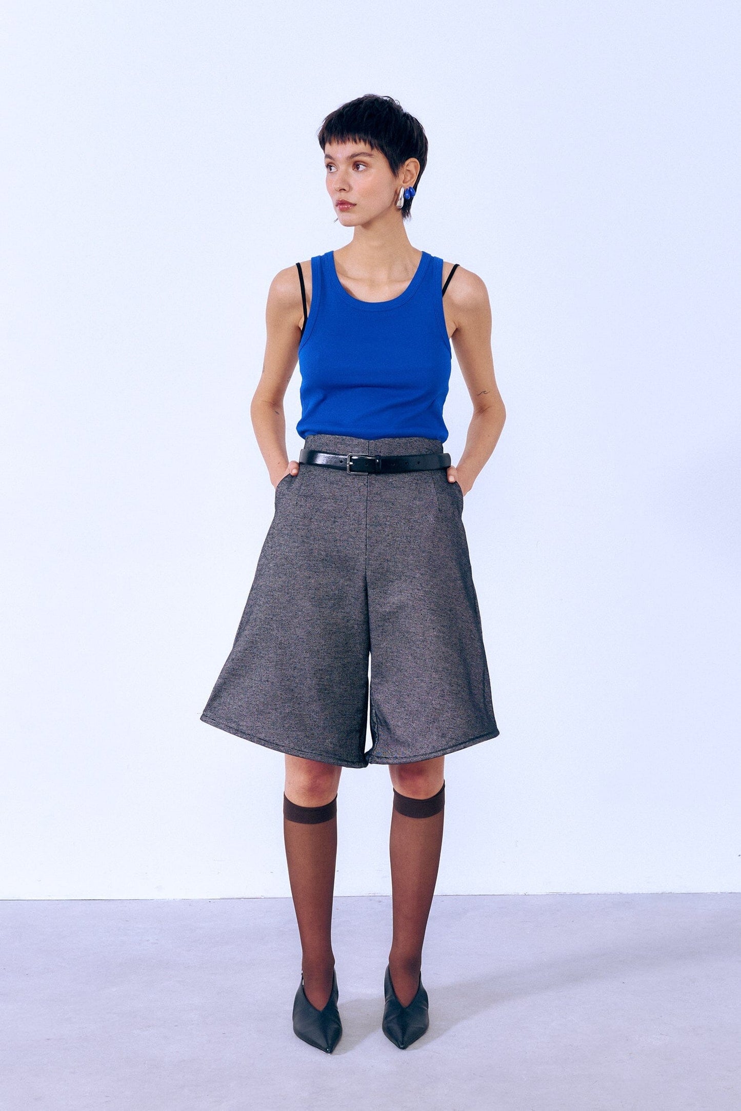 Bermuda estructurada negra Short E.R.A.X. 