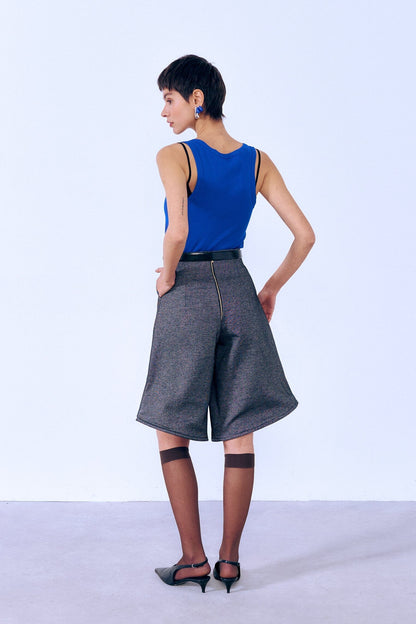 Bermuda estructurada negra Short E.R.A.X. 