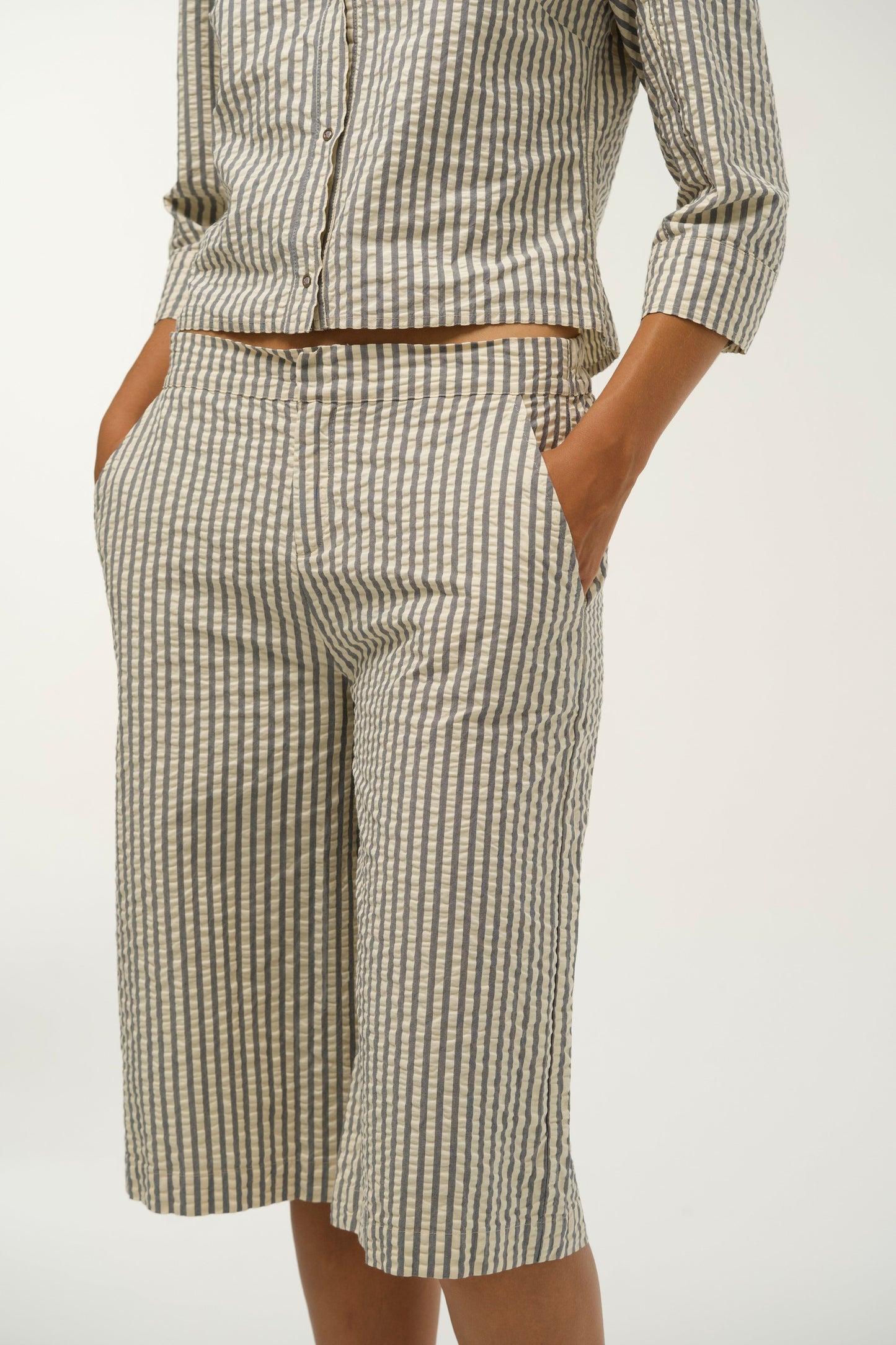 BERMUDA RAYA Trousers Commelle 