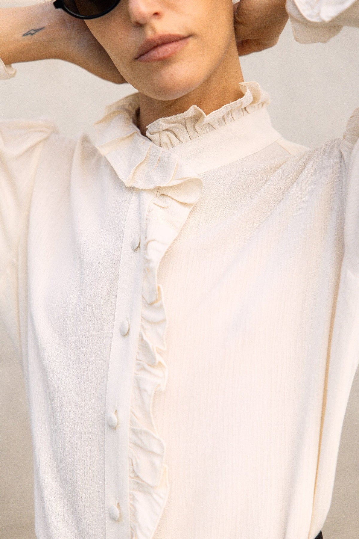 Blusa Amelie Volante Crudo Shirts & blouses IPA BRAND 