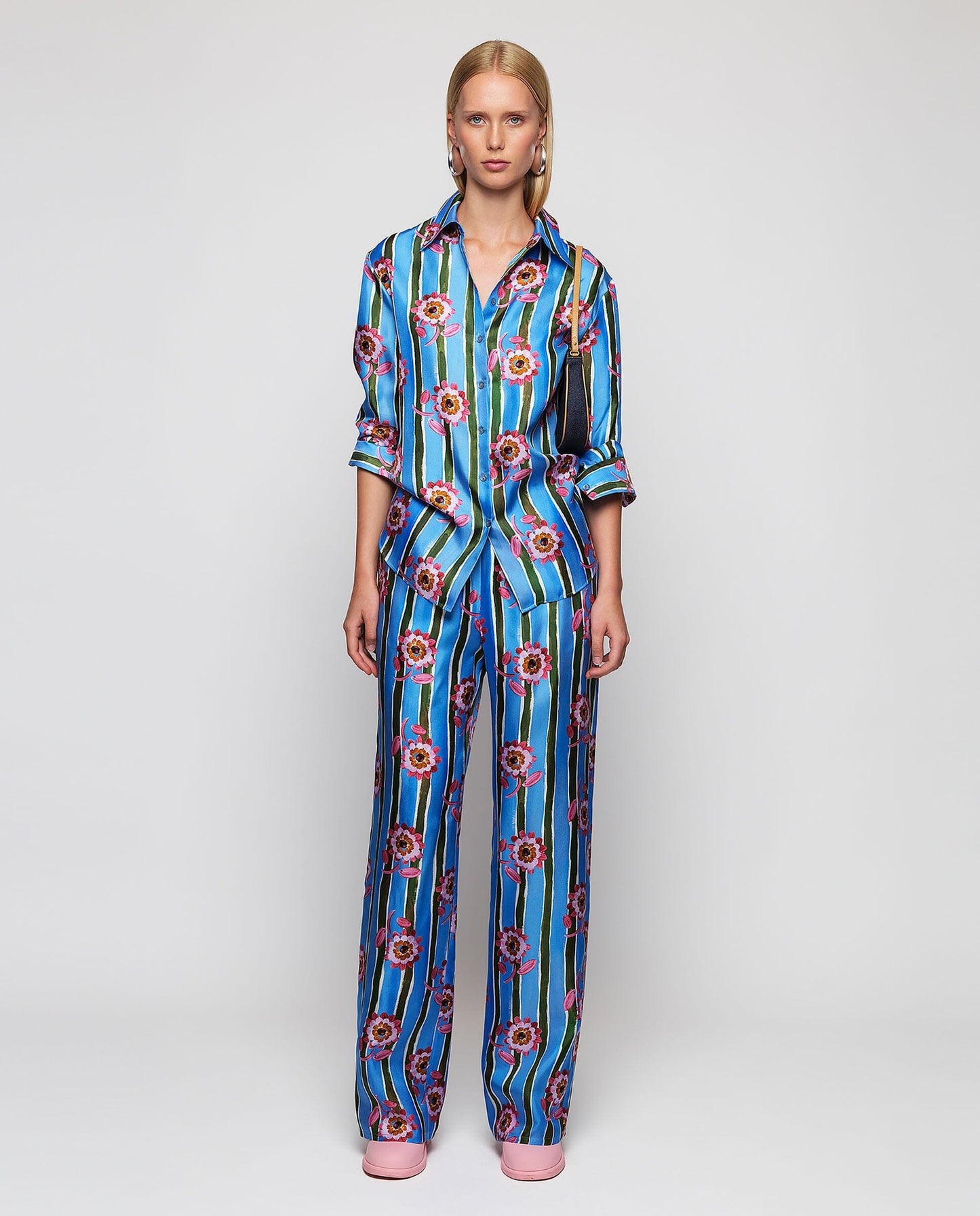 Blusa azul estampado floral con raya de seda Shirts & Blouses Mirto 