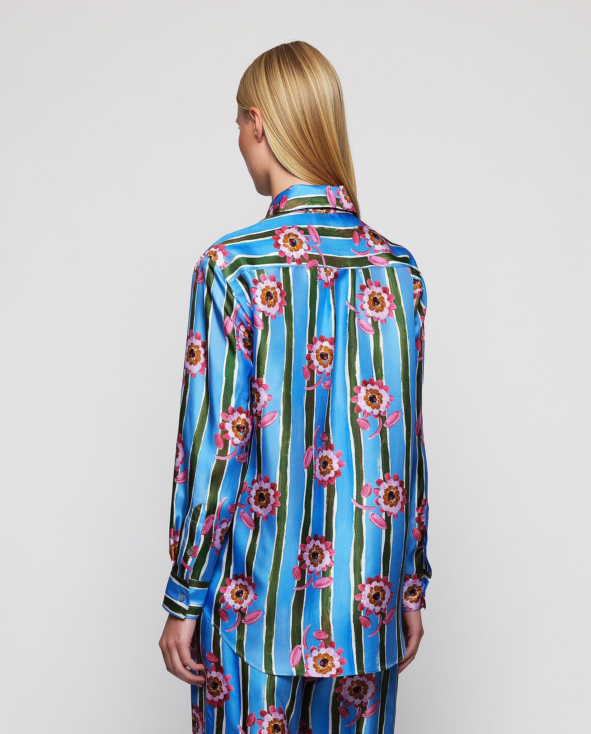 Blusa azul estampado floral con raya de seda Shirts & Blouses Mirto 