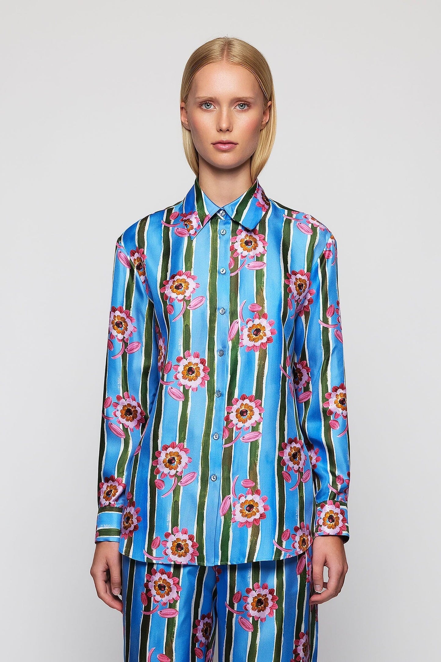 Blusa azul estampado floral con raya de seda Shirts & Blouses Mirto S / 36 