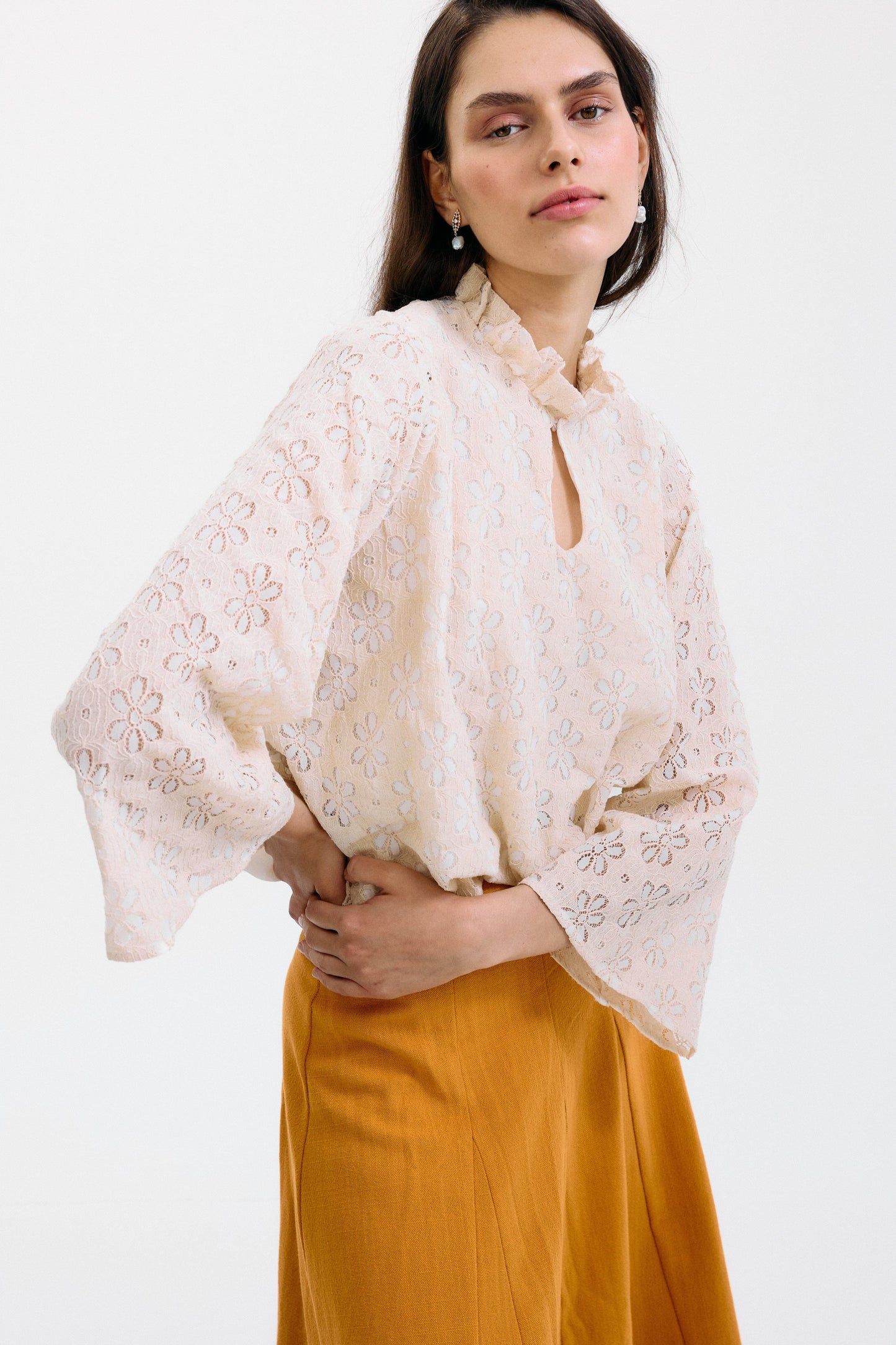 Blusa Meriggio Flores Bordadas Beige Shirts & Blouses IPA BRAND 