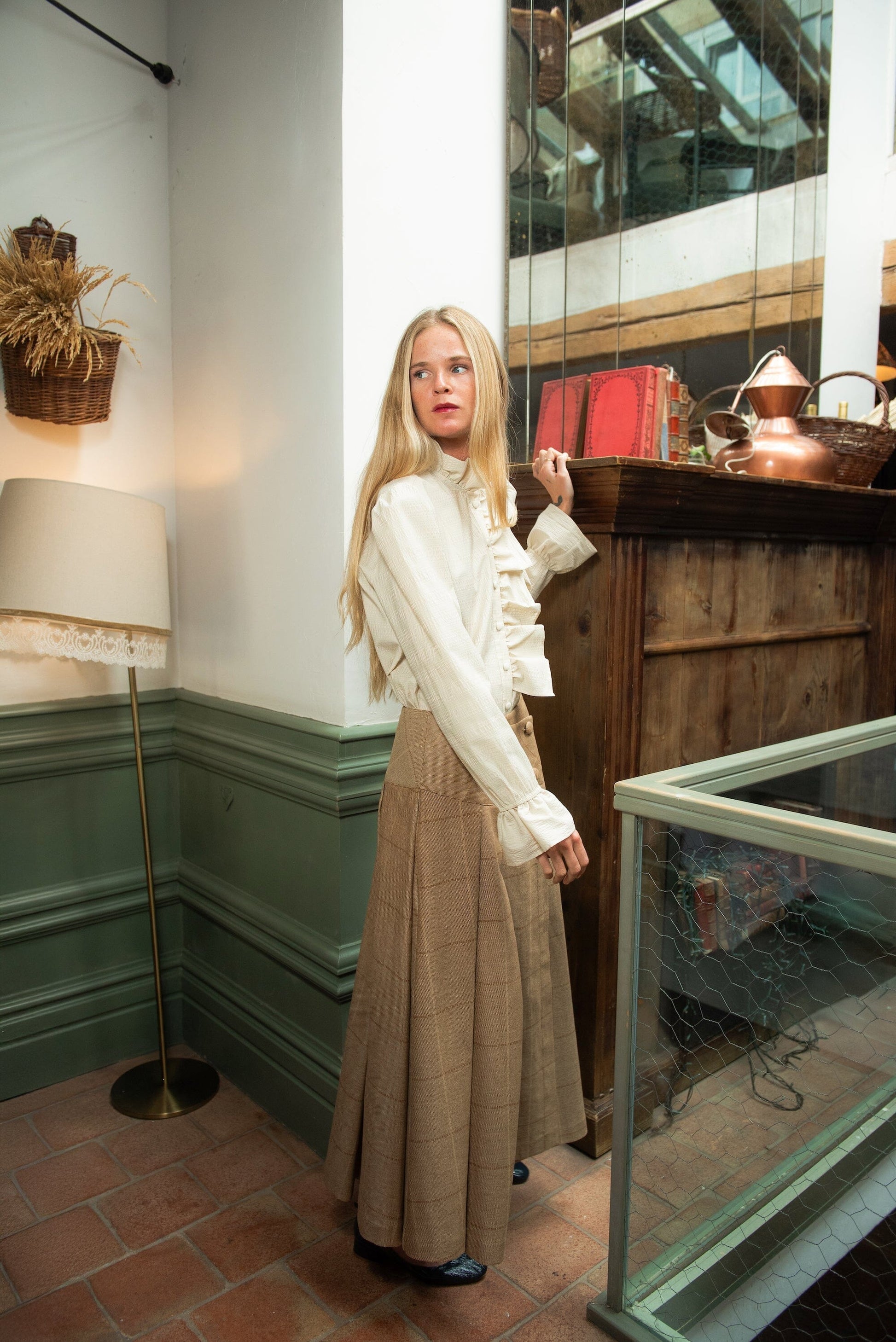 Blusa Saas Volantes Beige IPA BRAND 