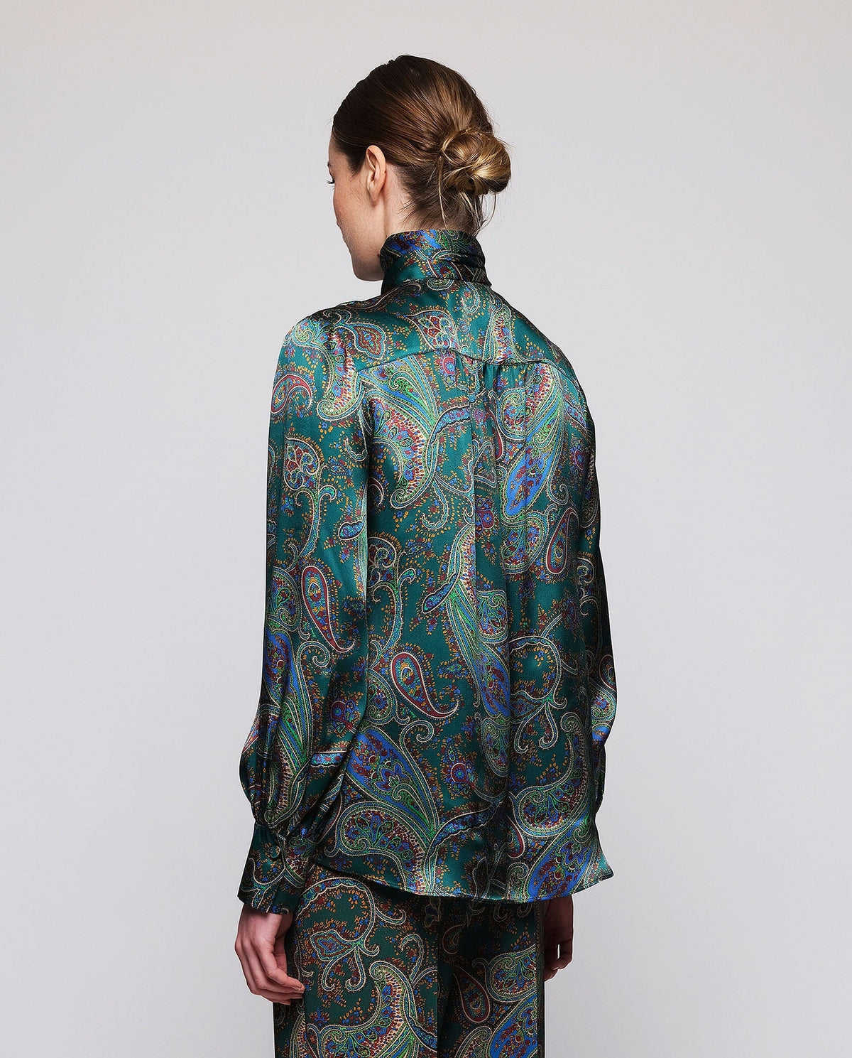Blusa verde estampado paisley de seda · Mirto · vista 2