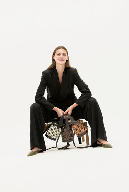 Bolso cubo Zig Zag chocolate + caldera Zahati 