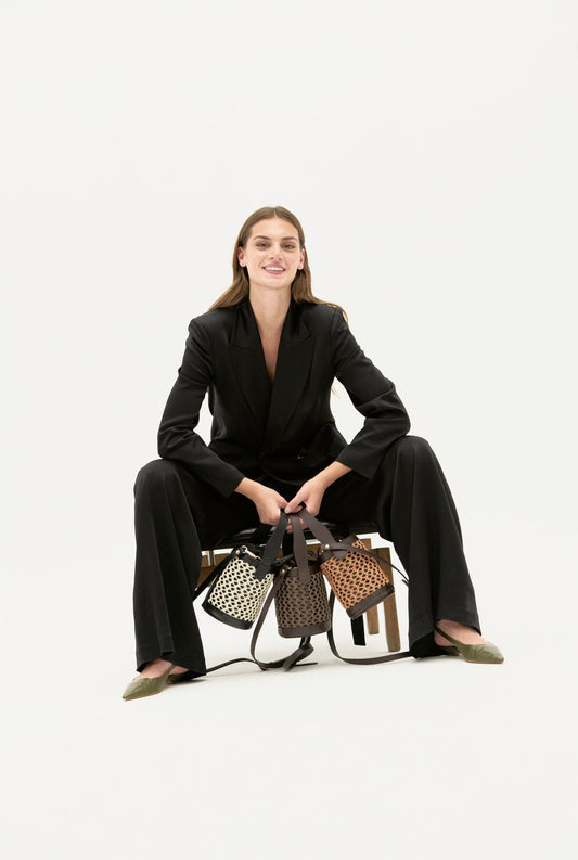 Bolso cubo Zig Zag chocolate + caldera Zahati 