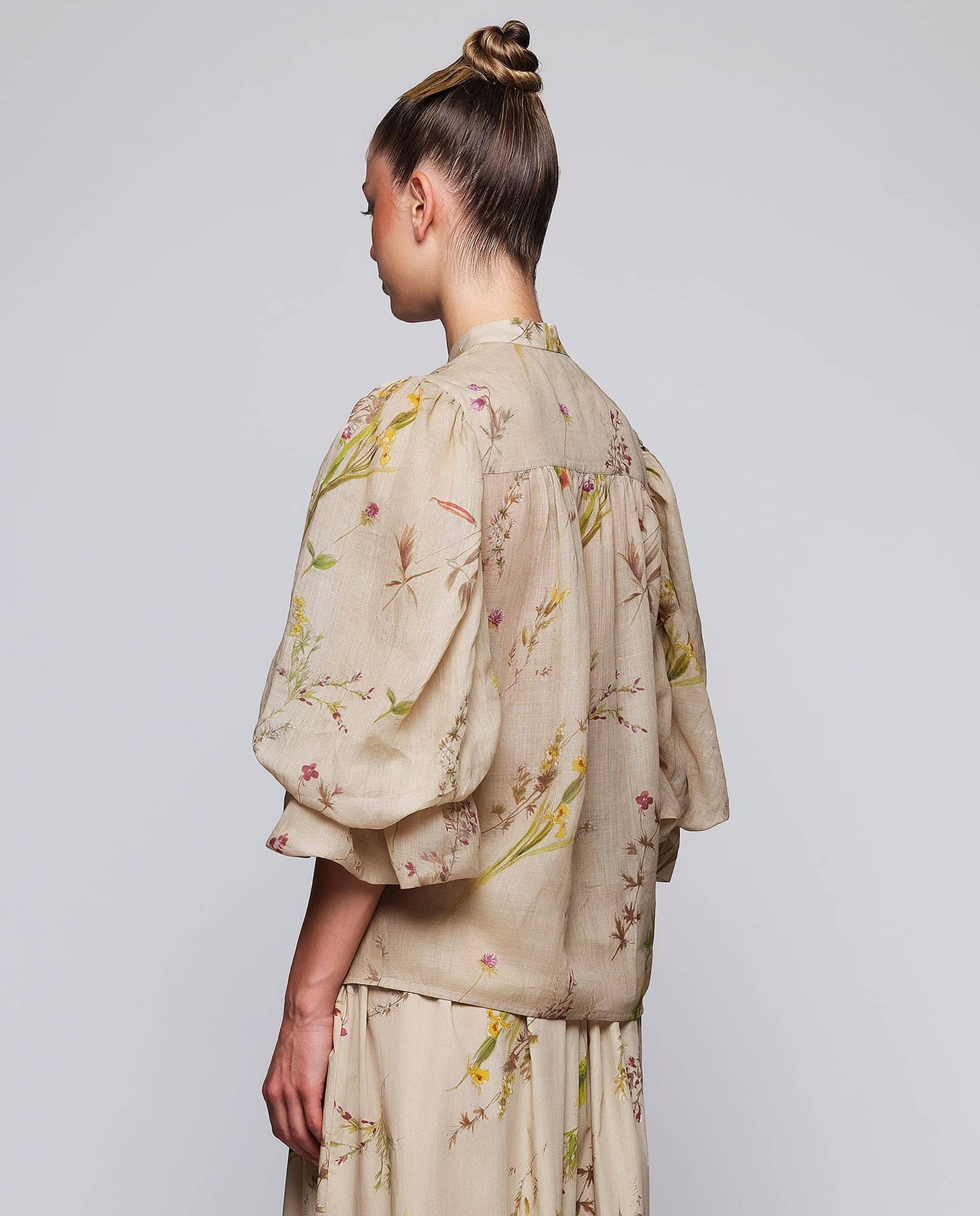 Camisa beige estampado floral de ramio Shirts & blouses Mirto 